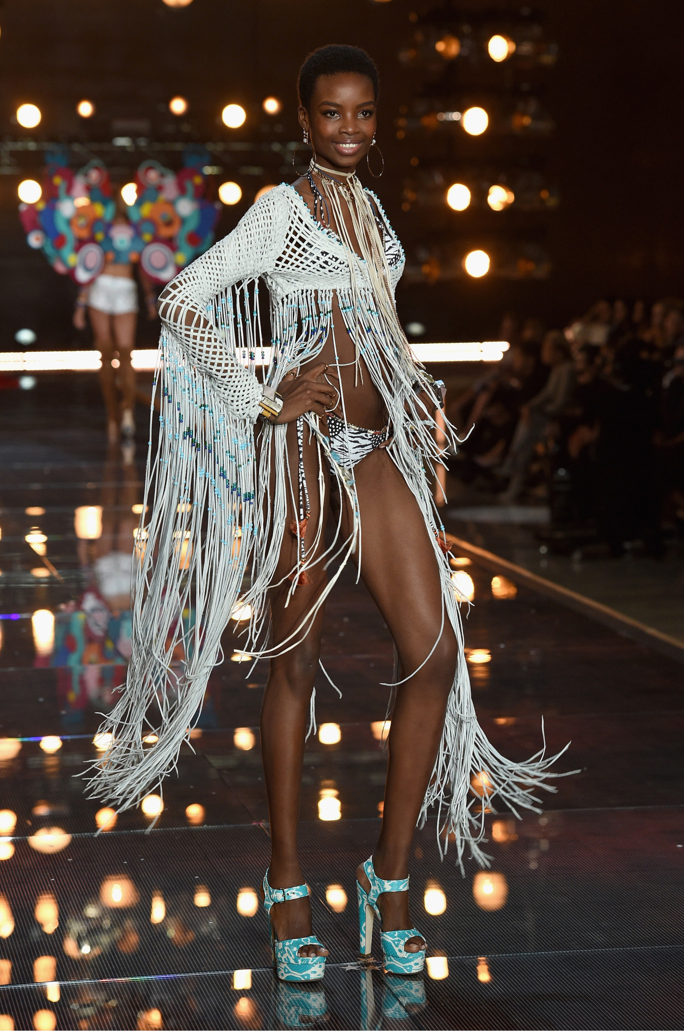 fashion-show-runway-2015-boho-psychadelic-maria-look-10-victorias-secret-hi-res