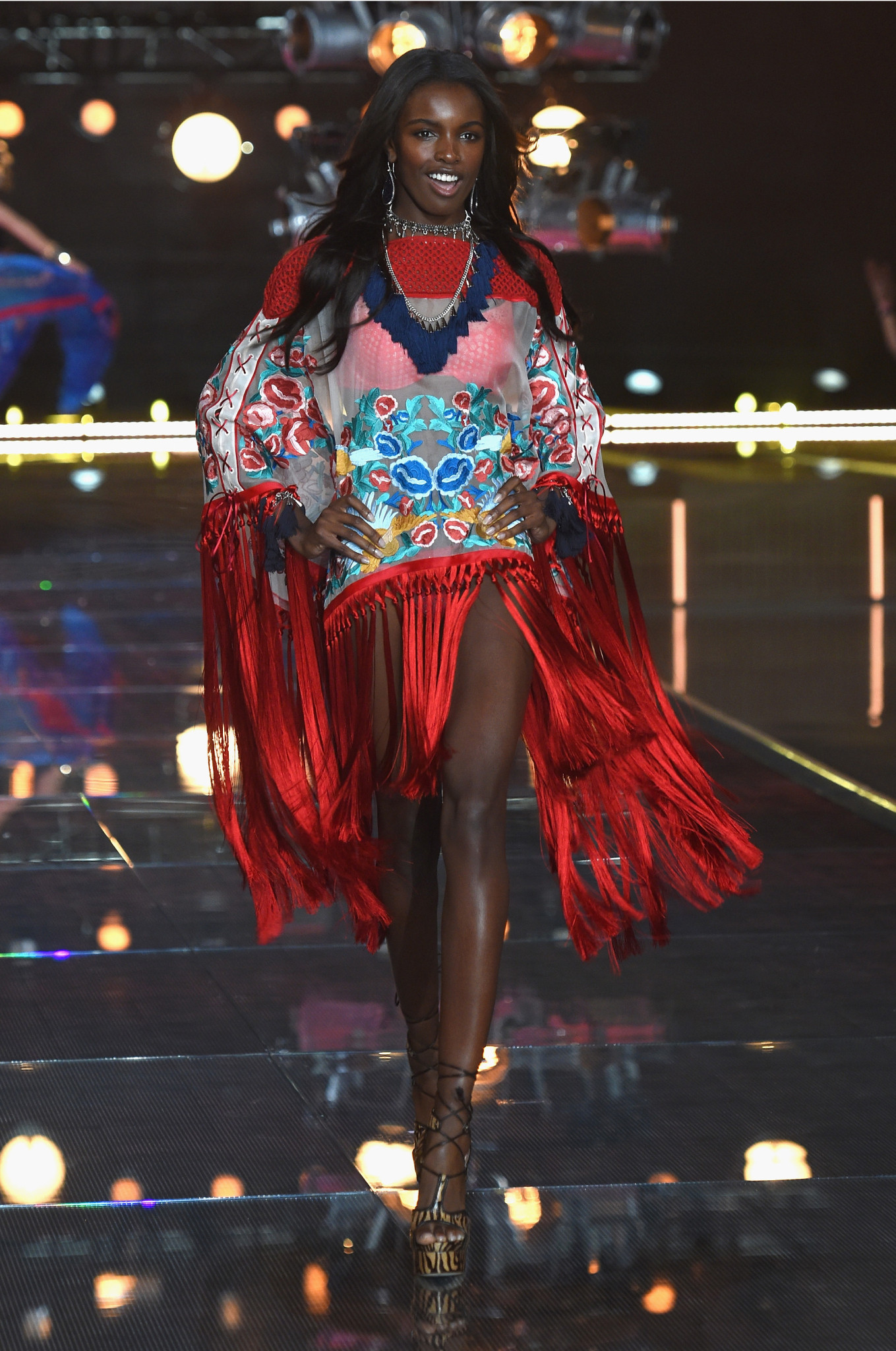 fashion-show-runway-2015-boho-psychadelic-leomie-look-5-victorias-secret-hi-res